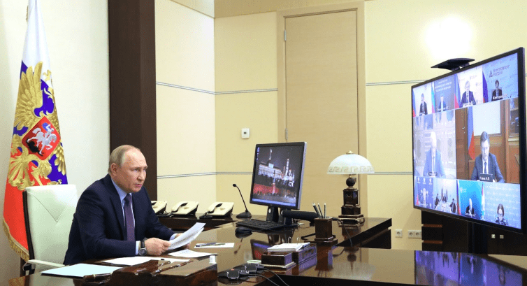 Владимир Путин провел совещание по ситуации в нефтегазовом секторе