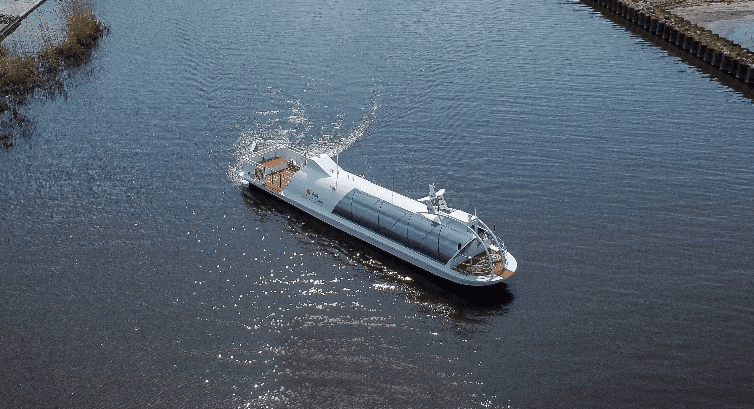 Гостям ПМЭФ-2022 представили новое российское пассажирское судно 