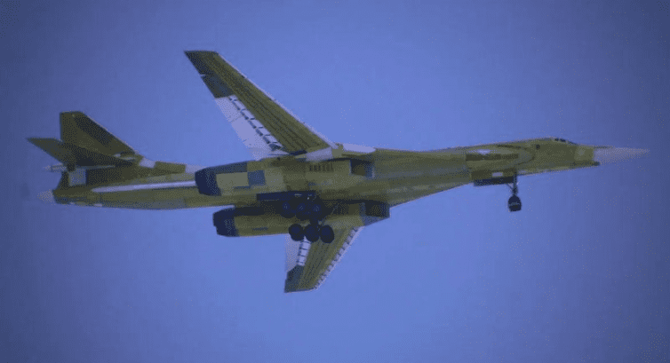 Первый вновь изготовленный стратегический ракетоносец Ту-160М совершил первый полет