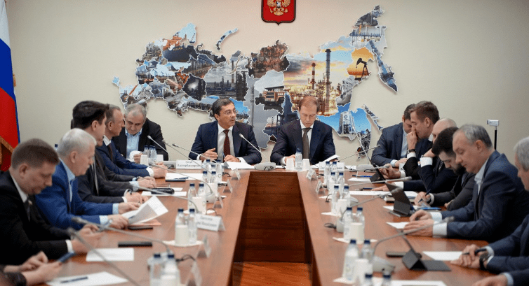 Денис Мантуров и депутаты Госдумы обсудили текущее состояние промышленности и торговли