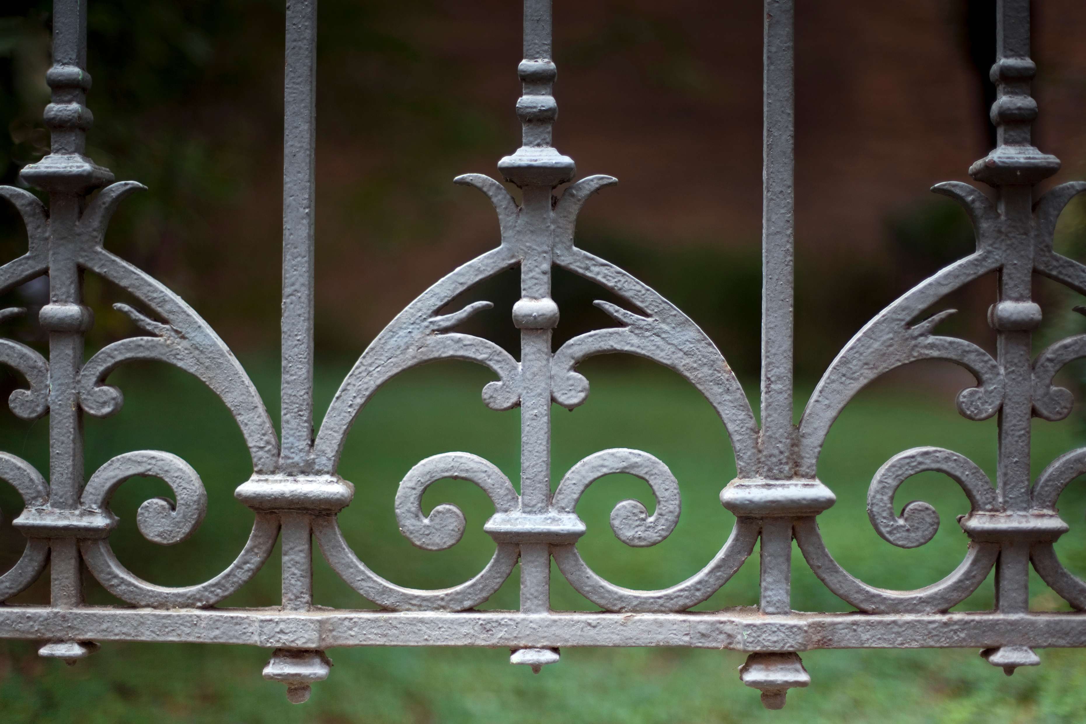 На каком расстоянии от дороги ставить забор по СНиП