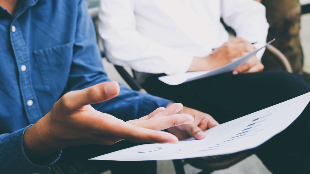 businessmen-teamwork-meeting-discuss-investment-min.jpg Смета на ремонт