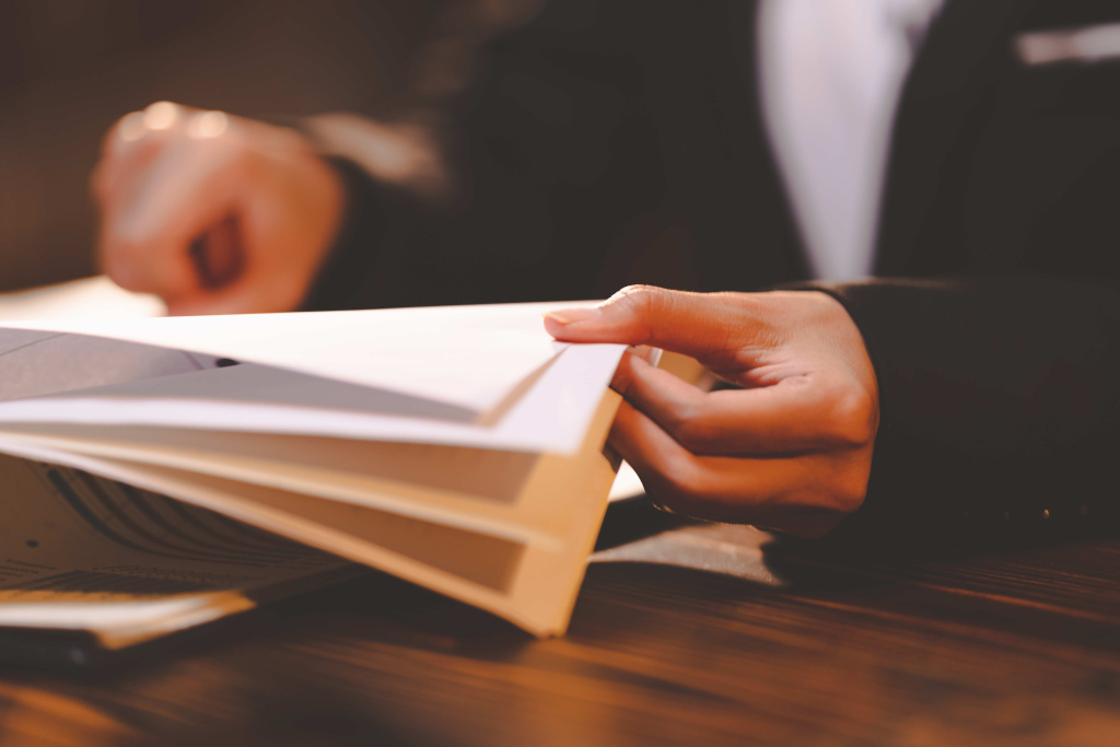 businesswoman-person-s-hand-stamping-with-approved-2022-10-18-21-24-15-utc (1).jpg Сертификация рпо