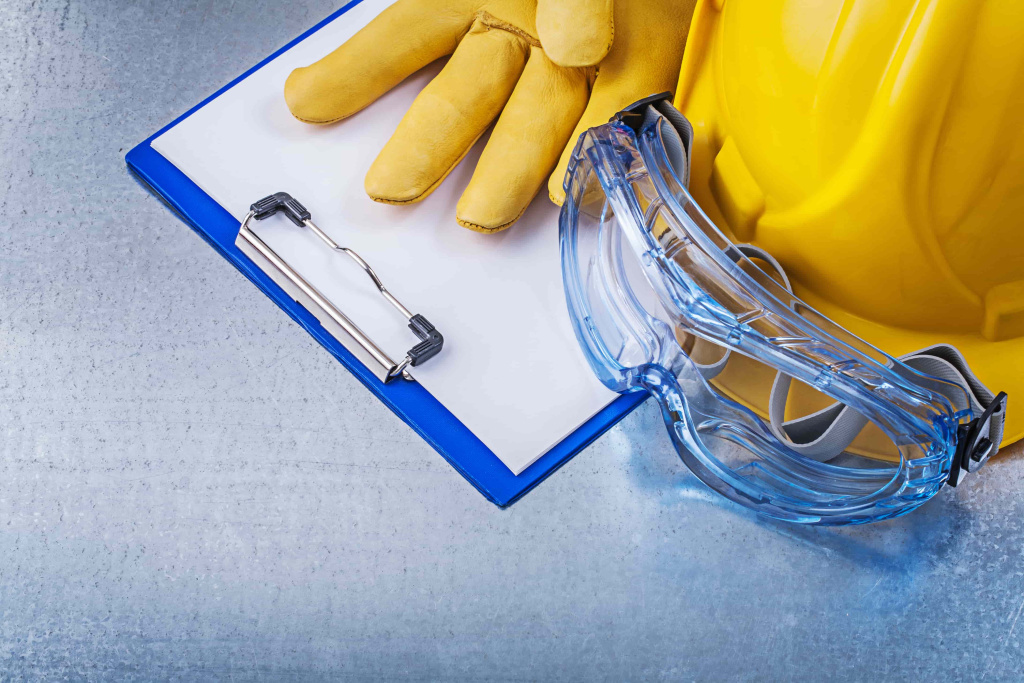 plastic-goggles-protective-gloves-notepad-building-helmet-met-min.jpg Аутсорсинг охраны труда